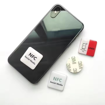 acheter 13.56MHz RFID personnalisé porte-clés NFC autocollant époxy Partage instantané pour téléphone Autocollants NFC online manufacture