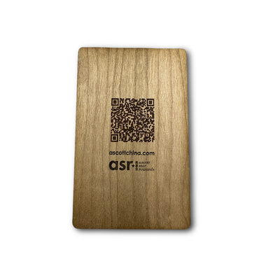 Carte NFC en bois avec code QR pour les entreprises